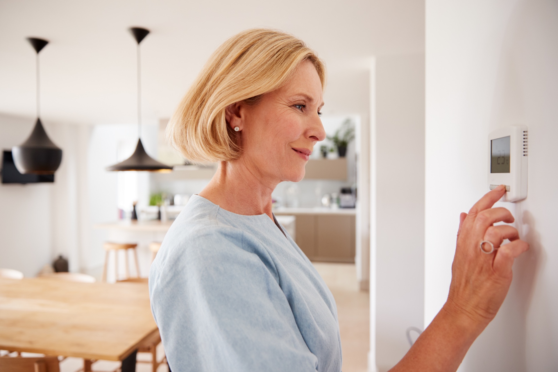 Woman changing thermostat 1